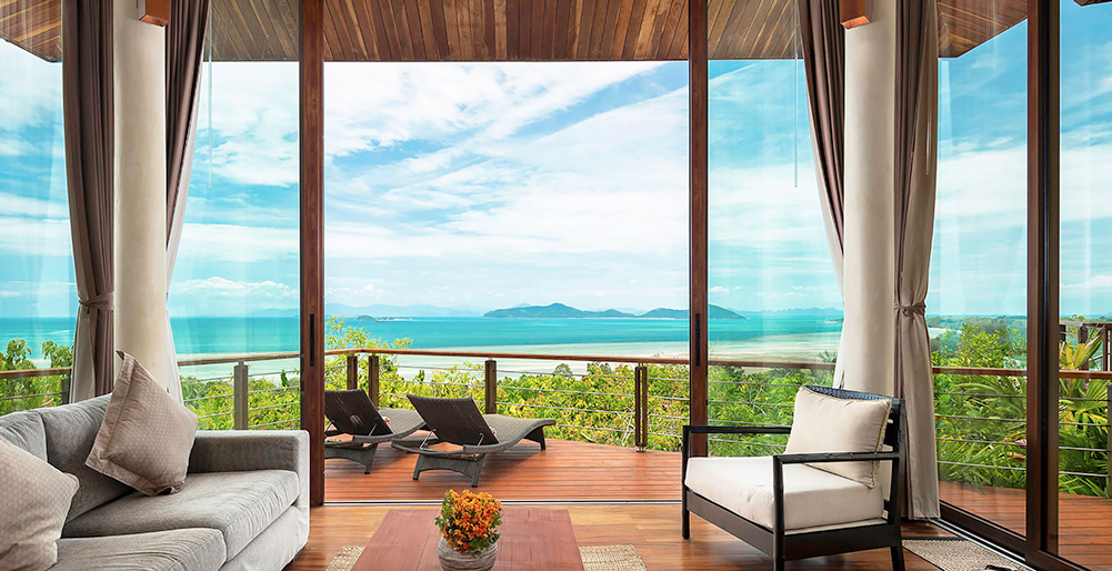 Villa Sila Varee - Stunning coastal views from the master bedroom one living area